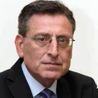 Portrait of Efraim Karsh